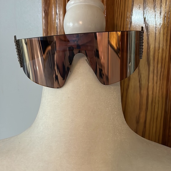 FENDI AVIATOR SUNGLASSES… PERFECT CONDITION…RHINESTONE FF SIDES - Picture 3 of 16